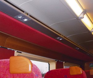 2-jukova-train-ceiling.jpg