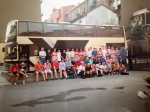 Piacenza 1994 team photo outside Milan digs.jpg