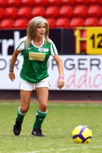 Samantha+Fox+Celebrity+Soccer+Six+CYfX1fYTOoll.jpg