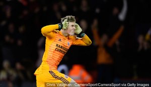 sheffield_uniteds_dean_henderson_celebrates_his_sides_second_goa_1035655.jpg