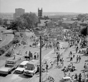 OB_PH0553_AW_broomhallcarnival_1982.jpg