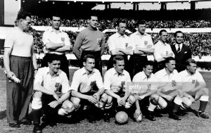 Warm up game V Buenos Aires XI 1953 S American Tour BR LtoR Barrass Ditchburn T Garratt R Barl...jpg