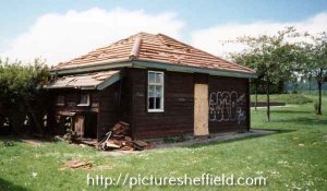 Hollinsend Park-Park Kepers Pavillion-No 2 boweling green and tennis courts background right-SAD.jpg