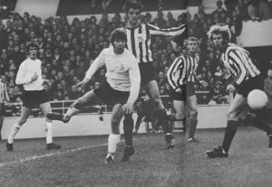 1970-71 5 December V Luton Town A L2-1.jpg