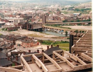 Canal basin from Hyde Park May 1988.jpg