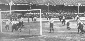 1901 FACF replay Burnden Park Bolton V Spurs L1-3 caption says SUFC conceed 3rd goal LtoR.jpg