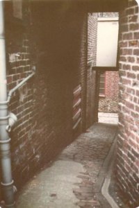 West St Alley Dec 1983.jpg
