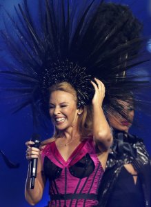kylie-minogue-commonwealth-games-2014-closing-ceremony_1.jpg
