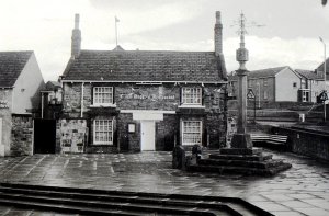 5a44e3a08d3db_SLS024-CrossDaggersRestaurantChurchLaneWoodhouse-07-02-1977.jpg.6b6771190f9e6c4f...jpg