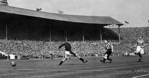 Jackie Milburn scores in FACF V Blacklool 0 Newcastle 2.jpg