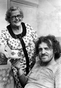 Joe Cocker with Mum.jpg