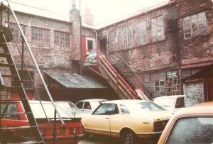 Leah's  yard B Dec 1983.jpg