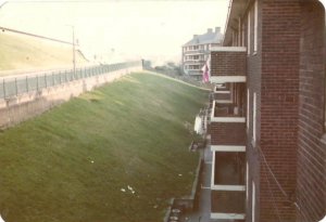 Bernard Rd Bard St flats Sept 1983.jpg