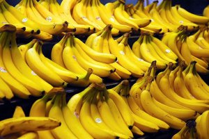 1024px-bananas.jpg