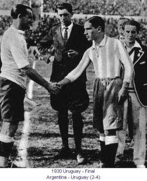 1930 WCFinal Argentina v Uruguay.jpg
