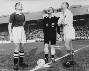 1954 Dec 15 Exibition match Chelsea V Red Banner-Hungary- Roy Bentley and Nandor Hidegkuti.jpg