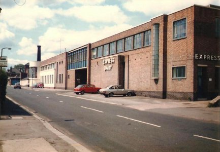 Express Dairy Broadfield Rd Jun 1985.jpg