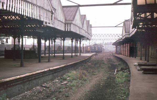 sheffield(1975ian_lauder)victoria6.jpg