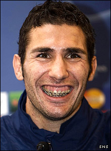 _44398717_carlos_cuellar_220sns.jpg
