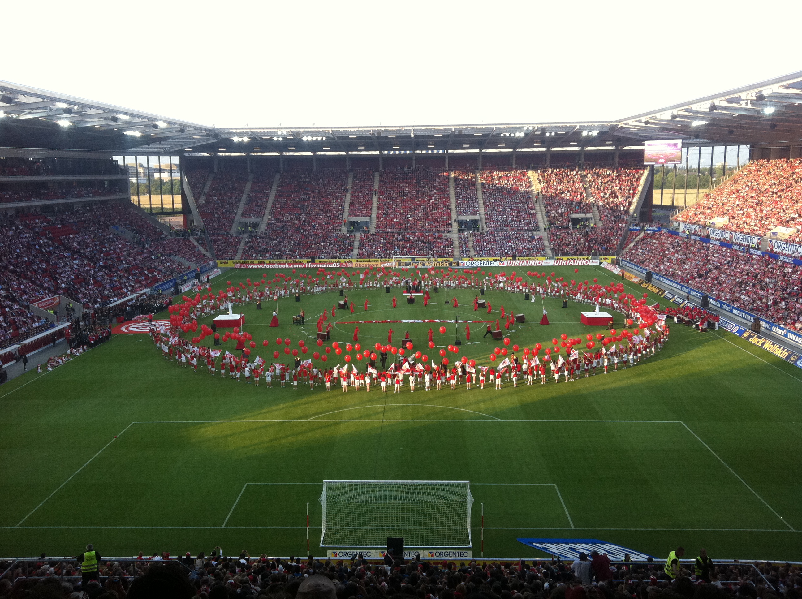 Er%C3%B6ffnungsfeier_Coface_Arena.JPG