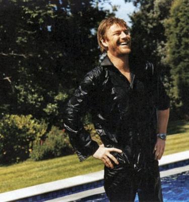 Laughter-sean-bean-12330316-375-400.jpg
