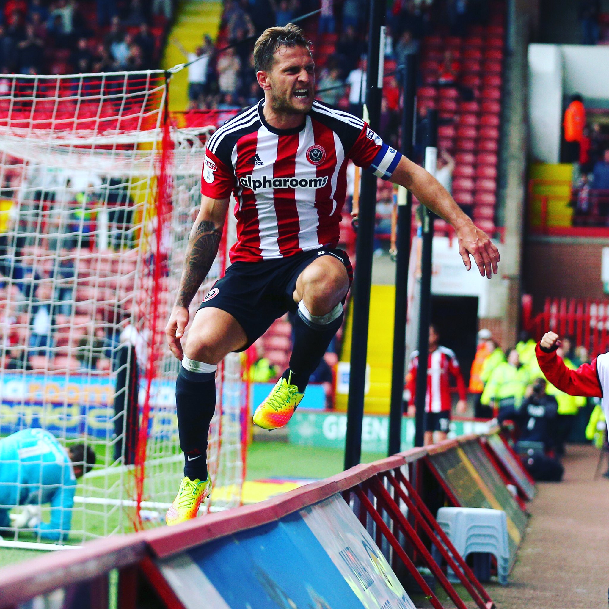 Cq44mjmXYAAGUCx.jpg:large