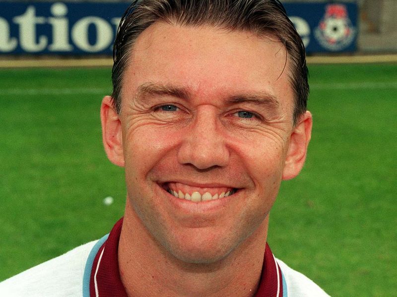 Nigel-Adkins-Scunthorpe-United-Physio-PA-1998_2887679.jpg