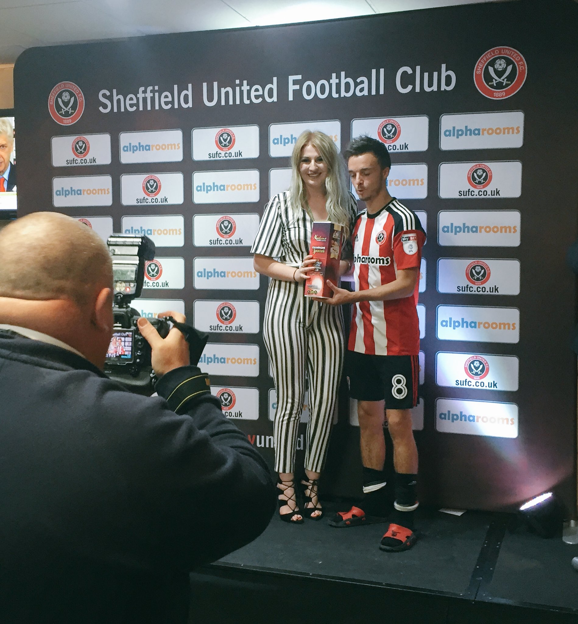 Cq4NdR0WIAU5RTL.jpg:large