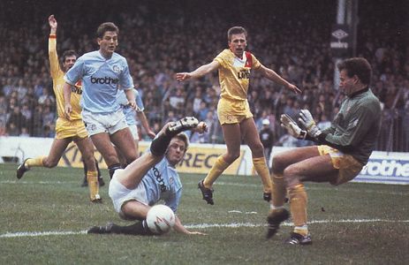 sheff-utd-home-1987-to-88-action.jpg
