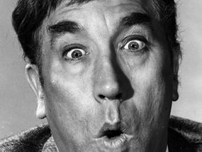 4e631e63c51ea7408386b75d3d384e56--frankie-howerd.jpg
