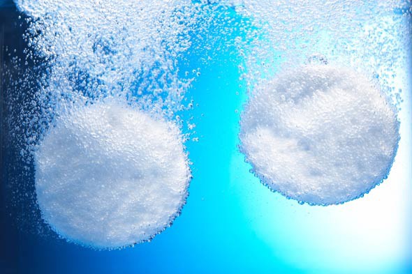 alka-seltzer-water-glass-fizz.jpg