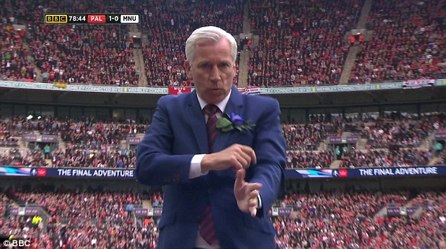 3478278A00000578-3602610-Pardew_was_almost_looking_into_the_cameras_on_the_BBC_television-m-3_1463856292703.jpg