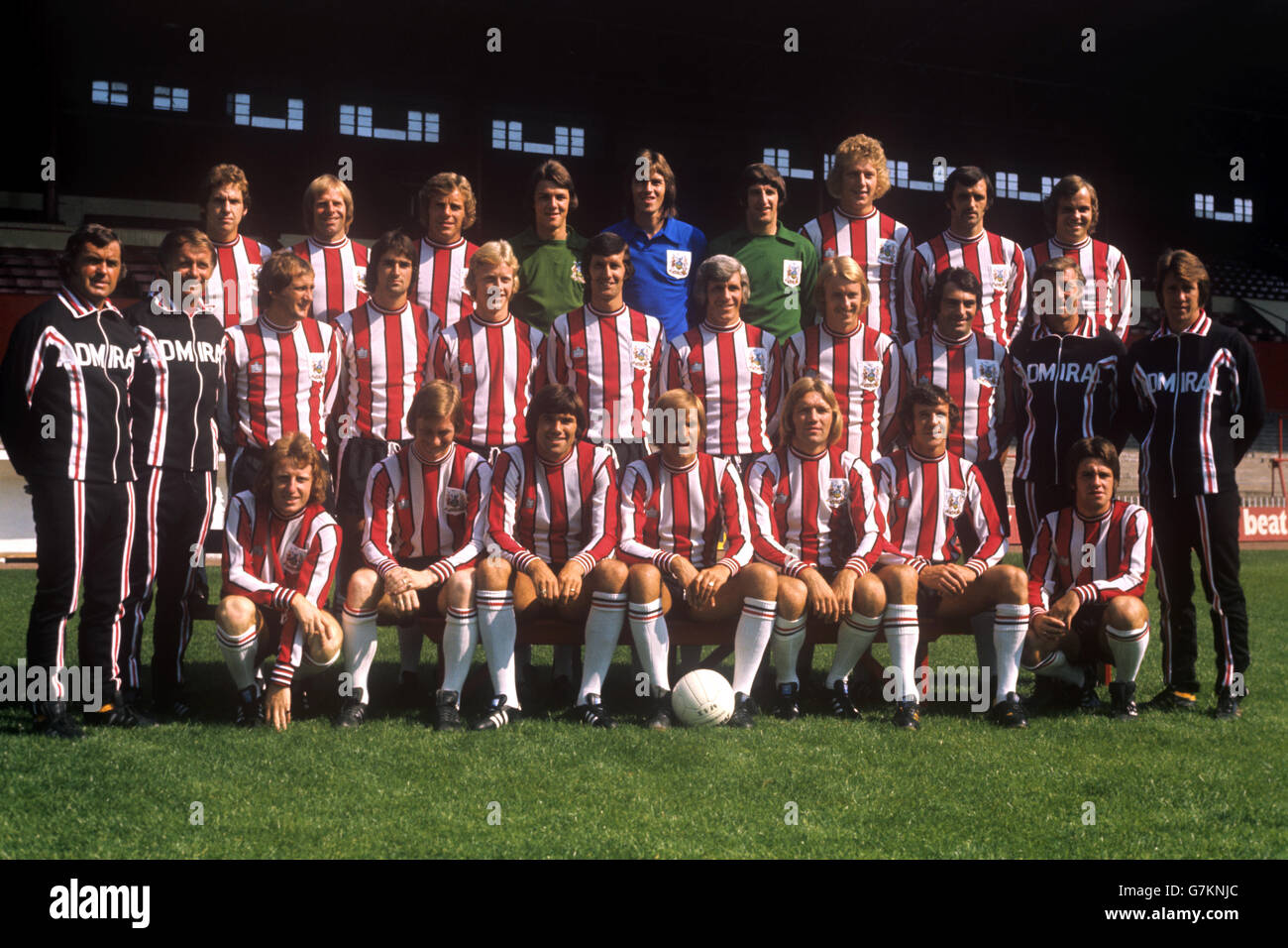 sheffield-united-squad-for-the-197576-season-back-row-l-r-steve-goulding-G7KNJC.jpg