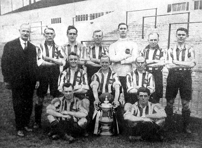 800px-Sheffield_united_with_fa_cup_trophy.jpg
